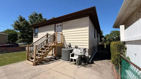 45-69 204th ST, Bayside, NY 11361