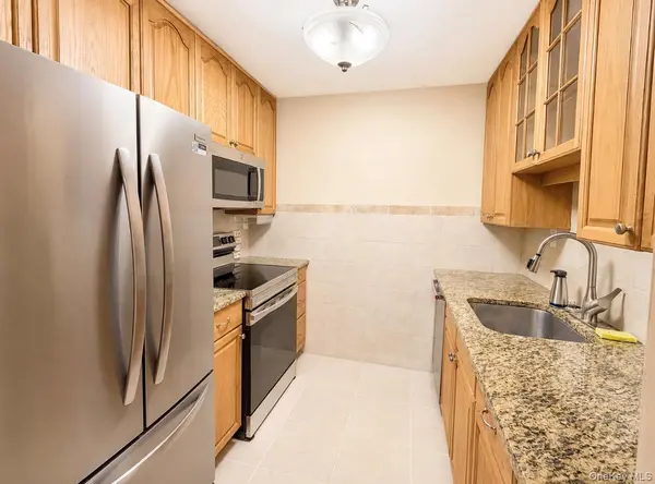 49 Richmond BLVD #1B, Ronkonkoma, NY 11779
