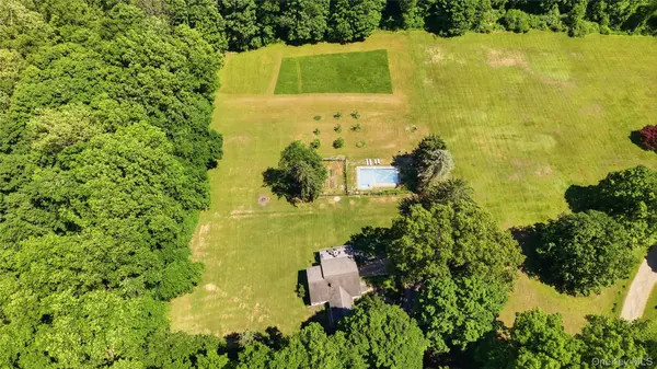 11 Valley View RD, Hopewell Junction, NY 12533
