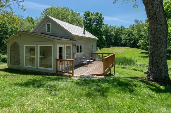 275 Pitts RD, Chatham, NY 12136