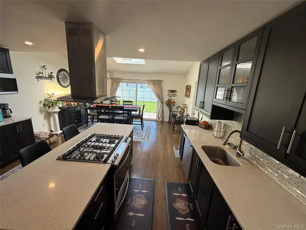 1626 Paula LN, East Meadow, NY 11554