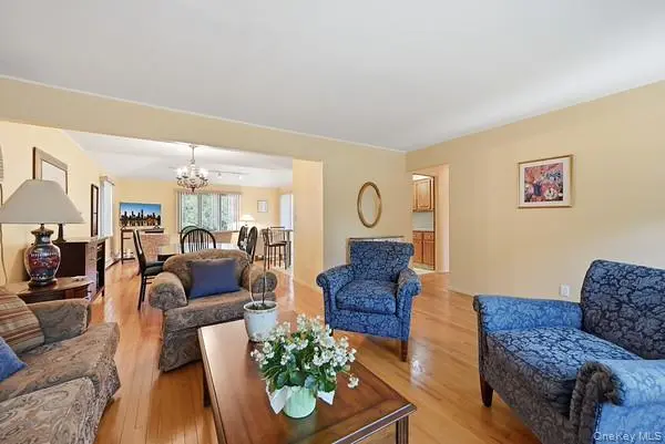 152 Nassau DR, Albertson, NY 11507