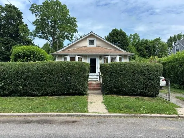 22 E 5th ST, Huntington Station, NY 11746
