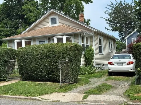 22 E 5th ST, Huntington Station, NY 11746