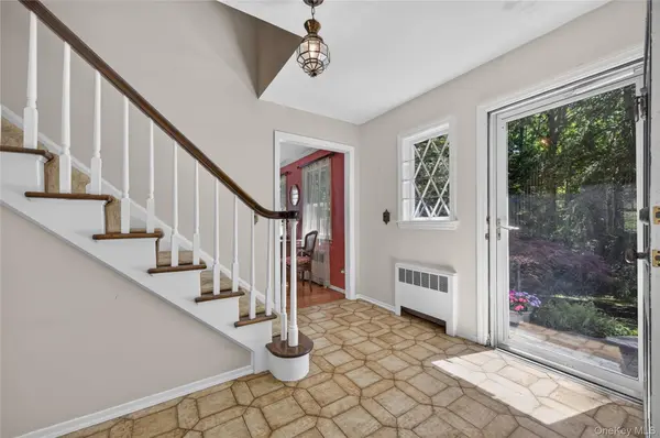325 Birch Hill RD, Locust Valley, NY 11560