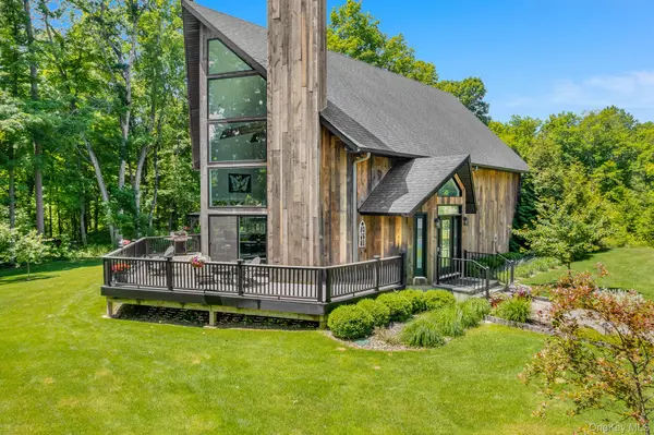 62 Flower RD, Hopewell Junction, NY 12533