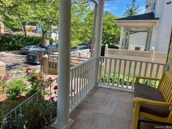 8424 109th ST, Richmond Hill, NY 11418