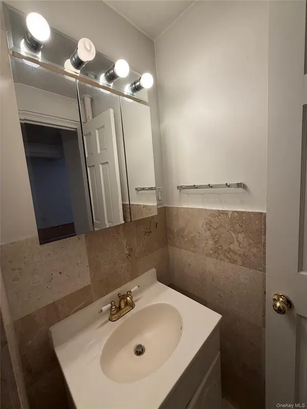 142 E 49th ST #5B, New York (manhattan), NY 10017