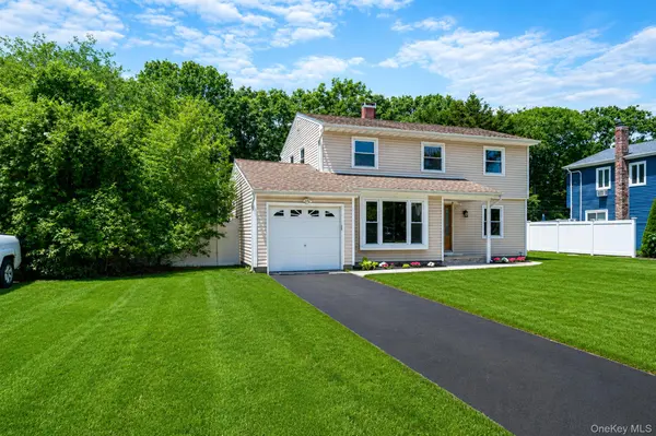 130 Greenbelt Pkwy, Holbrook, NY 11741