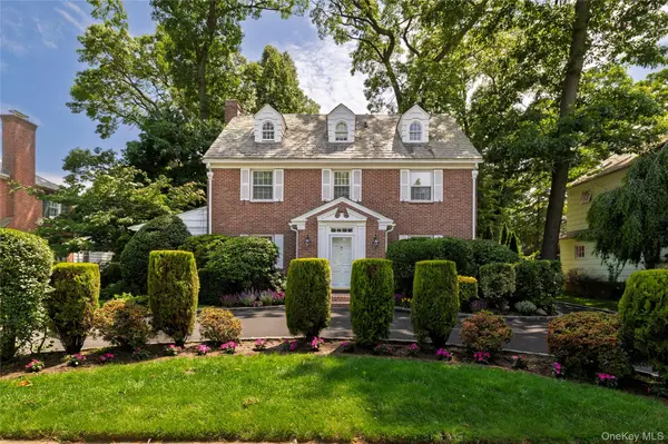 210 Demott AVE, Rockville Centre, NY 11570