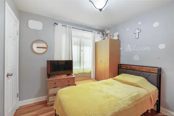 71-37 70 ST #A, Glendale, NY 11385