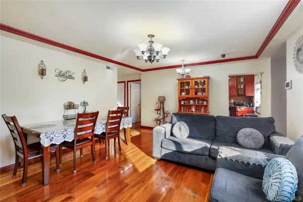 71-37 70 ST #A, Glendale, NY 11385