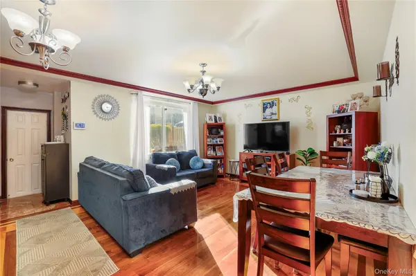 71-37 70 ST #A, Glendale, NY 11385