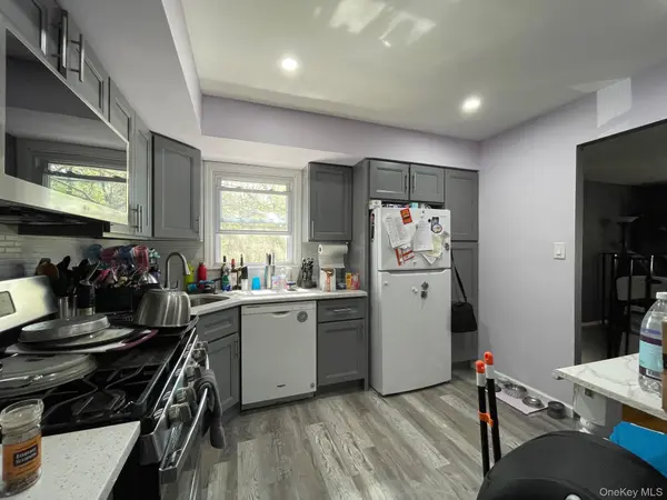 240-04 68th AVE #31, Douglaston, NY 11362