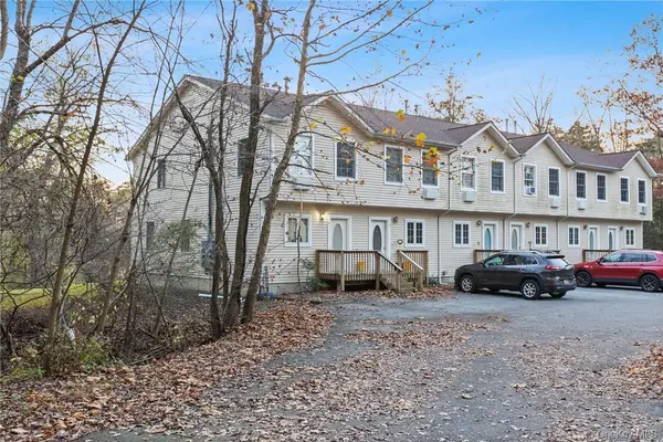 22 Lake Lodge DR #1, Pleasant Valley, NY 12569
