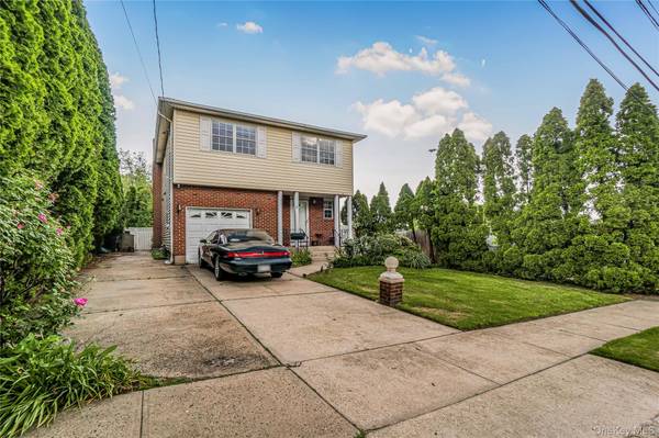 8 8th ST, New Hyde Park, NY 11040