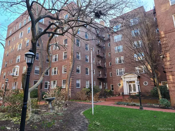 117-01 Park Lane South #C2M, Kew Gardens, NY 11415