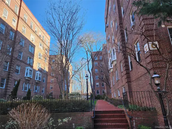 117-01 Park Lane South #C2M, Kew Gardens, NY 11415
