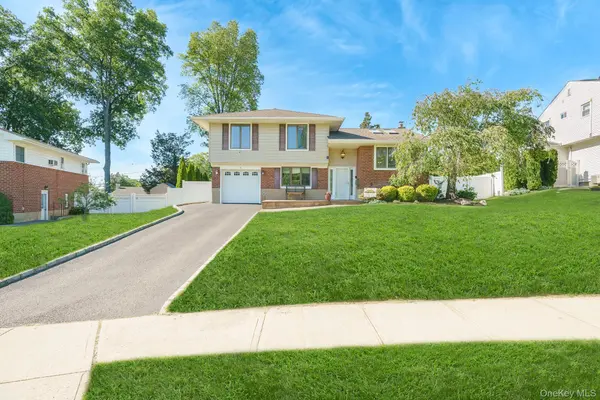 9 Wayne PL, Commack, NY 11725
