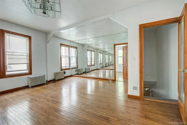 32-54 81st ST, Jackson Heights, NY 11370