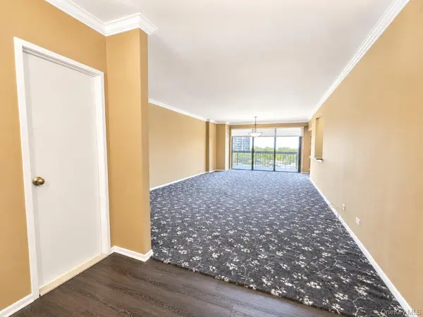 27110 Grand Central Pkwy #7K, Floral Park, NY 11005