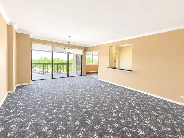 27110 Grand Central Pkwy #7K, Floral Park, NY 11005
