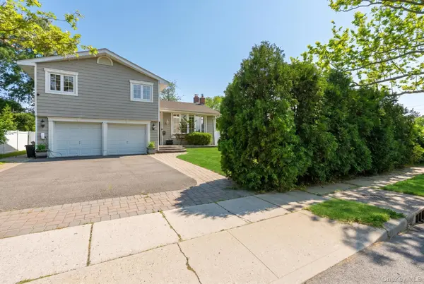 47 Orange DR, Jericho, NY 11753