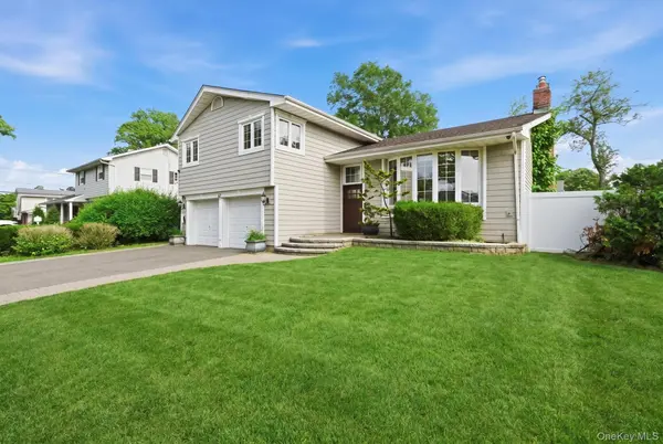 47 Orange DR, Jericho, NY 11753