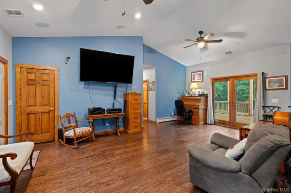 83 Cotter RD, Highland, NY 12528