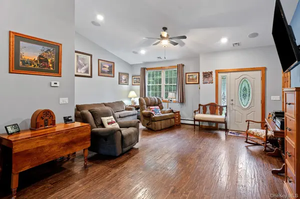 83 Cotter RD, Highland, NY 12528