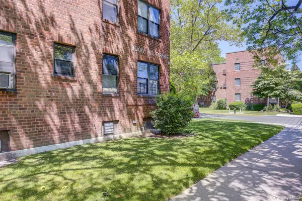 215-40 47th AVE #3A, Bayside, NY 11361