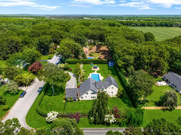 2 Jodi DR, Manorville, NY 11949