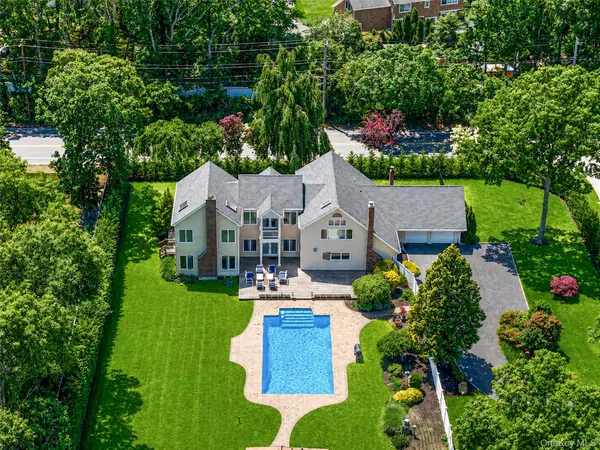 2 Jodi DR, Manorville, NY 11949