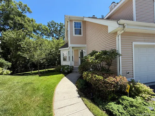 121 Winding Ridge RD, White Plains, NY 10603