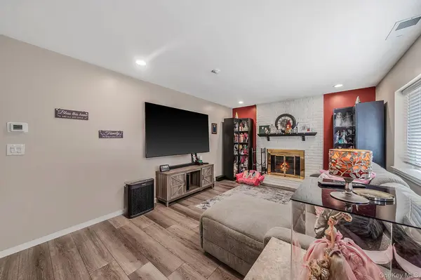 515 Picasso WAY #515, Middle Island, NY 11953