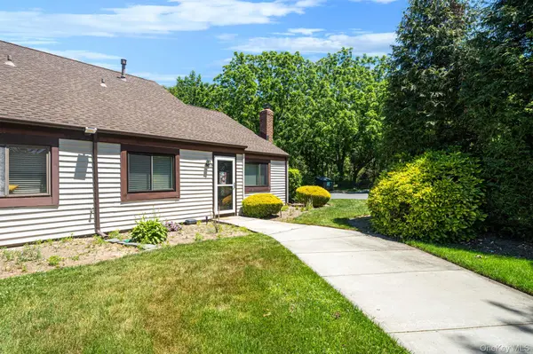 515 Picasso WAY #515, Middle Island, NY 11953