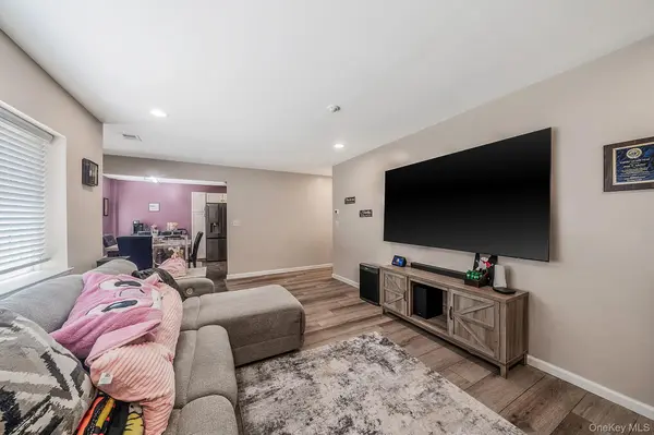 515 Picasso WAY #515, Middle Island, NY 11953