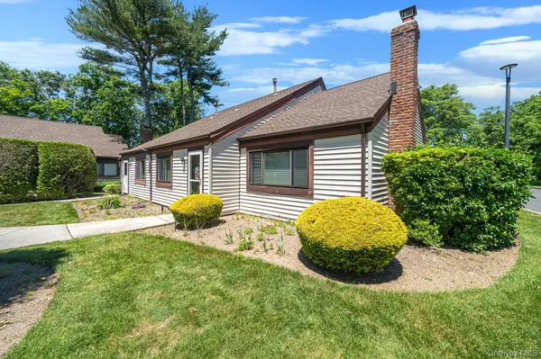 515 Picasso WAY #515, Middle Island, NY 11953