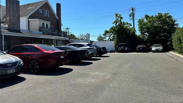 50 Brooklyn AVE, Massapequa, NY 11758