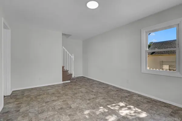 863 Prospect AVE, Westbury, NY 11590