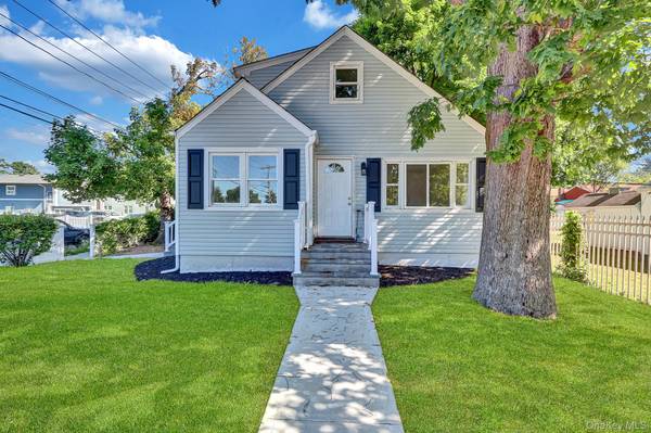 863 Prospect AVE, Westbury, NY 11590
