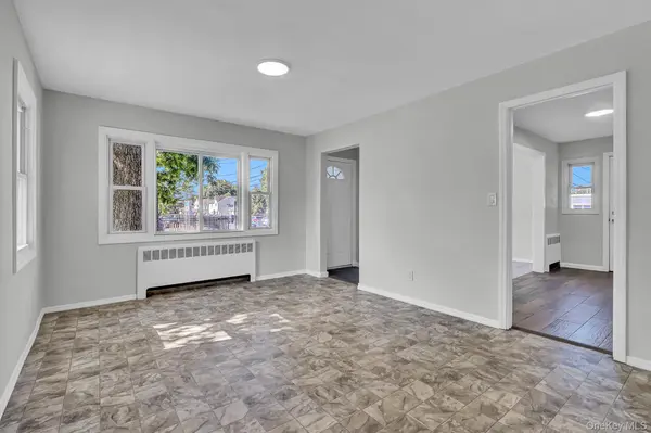 863 Prospect AVE, Westbury, NY 11590