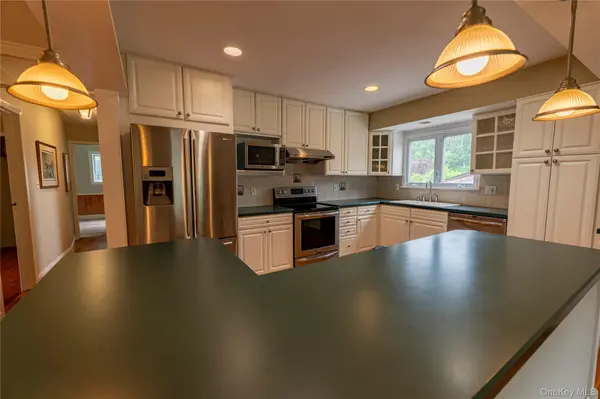 95 Haven AVE, Ronkonkoma, NY 11779