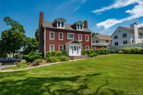 68 Nassau RD, Huntington, NY 11743