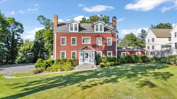 68 Nassau RD, Huntington, NY 11743
