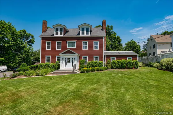 68 Nassau RD, Huntington, NY 11743
