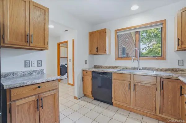 142 Ledge RD, Kingston, NY 12401