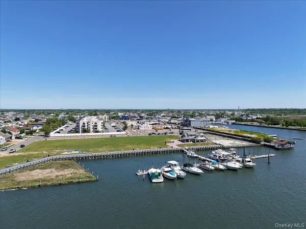 725 Miller AVE #218, Freeport, NY 11520