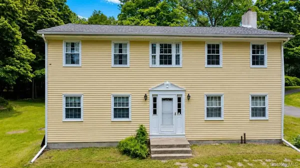 72 Egbertson RD, Campbell Hall, NY 10916