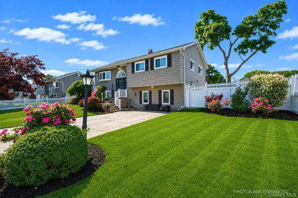 415 Elmwood ST, Islip Terrace, NY 11752